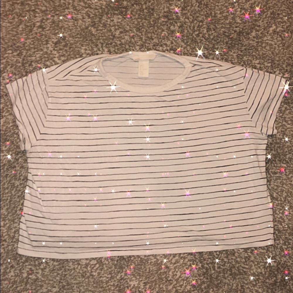 ✨white crop top with small black stripes✨